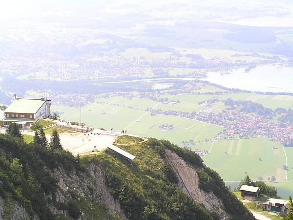Da st&uuml;rzen sich die Gleitschirmflieger hinunter